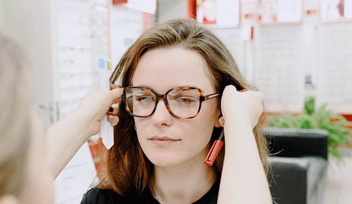 視光?？?>
							<!-- 調(diào)用當(dāng)前欄目的縮略圖地址和名稱 -->
						</div>
						<div   id=